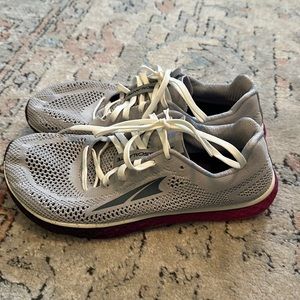 Altra Escalante EUC 9.5 Womens Gray and Purple Running Shoe